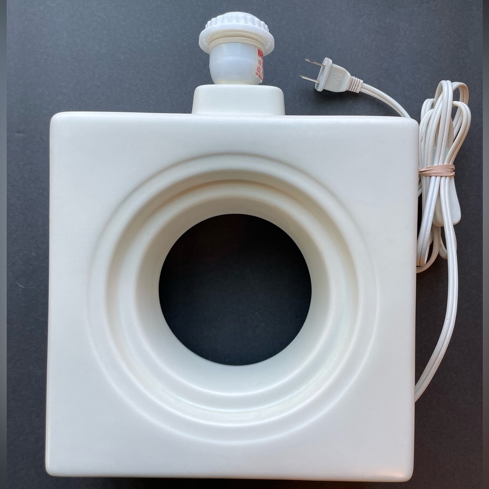 Vintage mid century modern 10 inch white lamp.